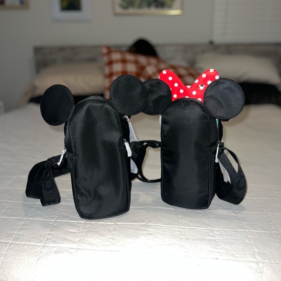 Corkcicle Disney’s Mickey & Minnie water bottle carry